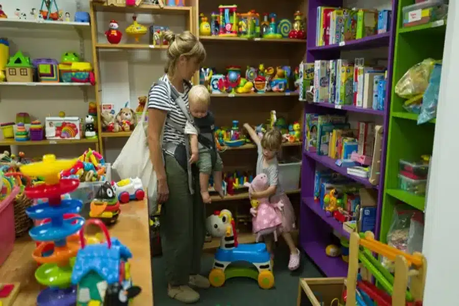 charlton toy library