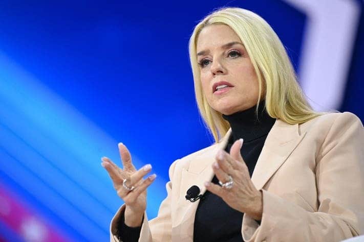 Pam Bondi Height