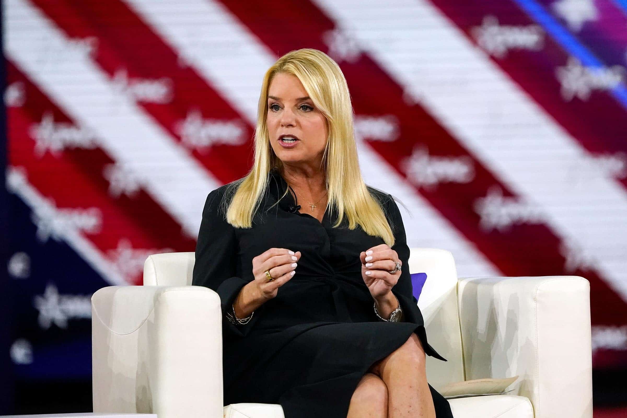 Pam Bondi Height