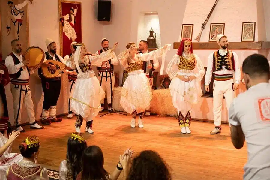 6 Albanian Shows You Don’t Want to Miss, but Which You Want to Watch Live!