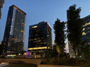 The Future of Residential Air Conditioning: Innovations, Efficiency Standards, and Modern Home Comfort Requirements